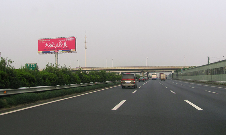 沪宁高速昆山段距昆山出口500m单立柱（E131）